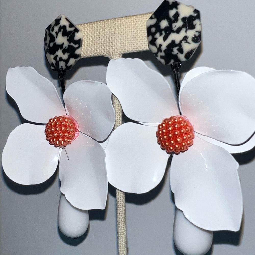 Flower Charm Drop Earrings (white) NWOT